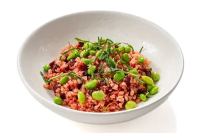 Булгур со свеклой и эдамамэ