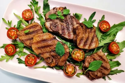 Говяжий язык, обжаренный на сковороде гриль