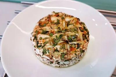 Сыр бри, запеченный в духовке