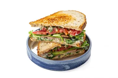 Сэндвич с печенью и дзадзики