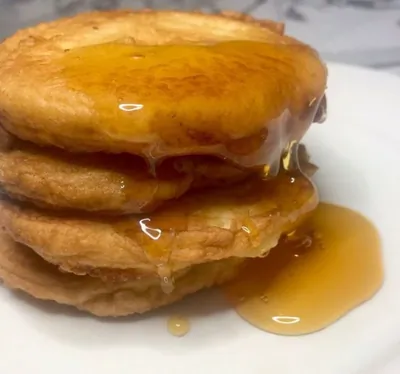 Яблочные колечки в кляре с орехами