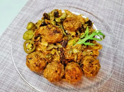 Солянка с каперсами и вялеными халапеньо