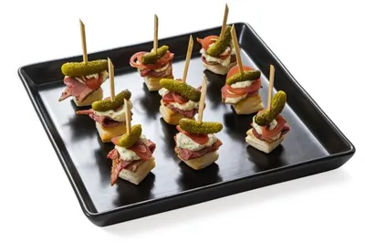 Канапе с пастрами