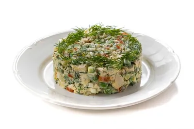 Классический оливье с курицей и свежими огурцами