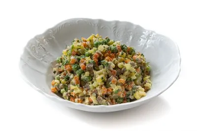 Классический оливье с языком