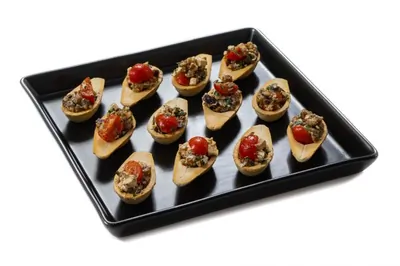 Тарталетки с баклажанами, брынзой и орехами