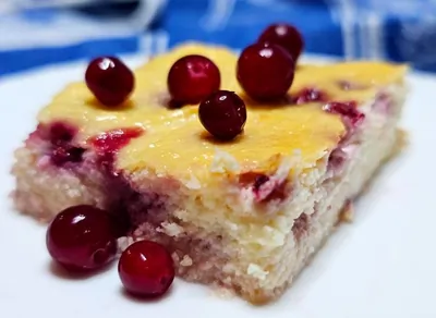 Лимонная запеканка с брусникой