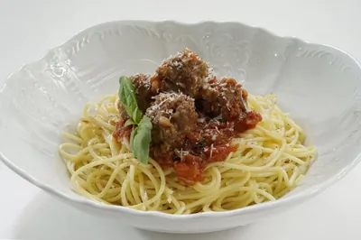 Паста с говяжьими фрикадельками