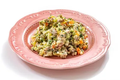 Классический оливье с говядиной