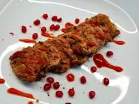 Свиные медальоны, маринованные в гранатовом соке