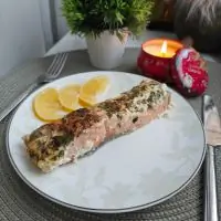 Запеченная семга в сливках и зелени