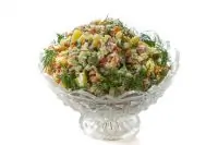 Классический оливье с колбасой и свежими огурцами