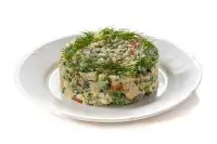 Классический оливье с курицей и свежими огурцами