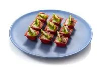 Тарталетки с селедкой и киви