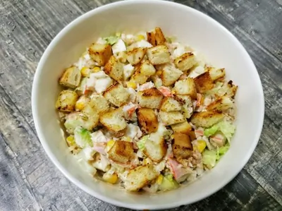 Крабовый салат с кукурузой