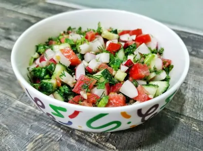 Салат из сезонных овощей