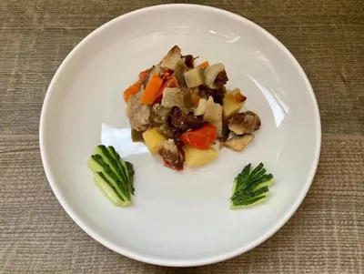 Соте с индейкой и имбирем в духовке