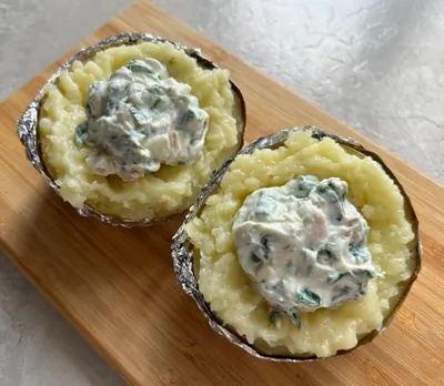 Запеченный картофель с семгой и шпинатом