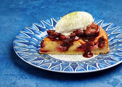 Миндальный пирог с черешней