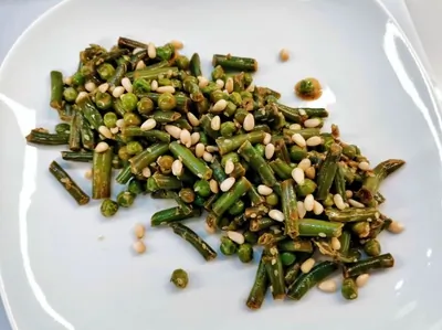 Рагу из стручковой фасоли и горошка