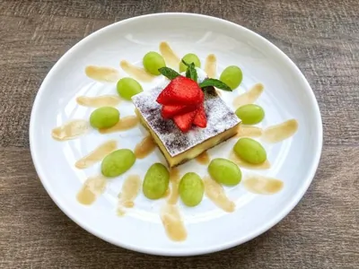 Пудинг на манке с изюмом, запеченный в духовке