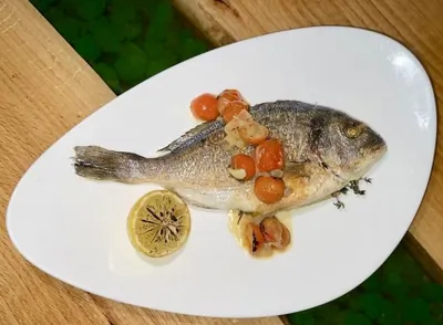 Дорада на гриле с травами