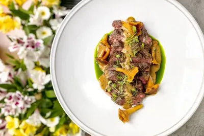 Стейк с лисичками