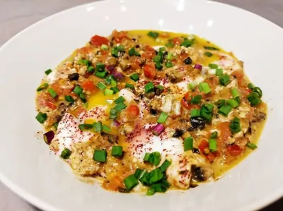 Яичница с брынзой и грибами