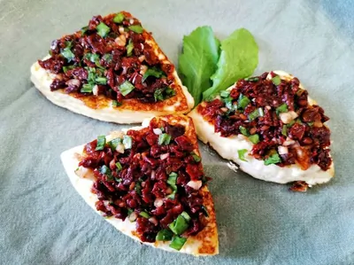 Закуска из обжаренного адыгейского сыра