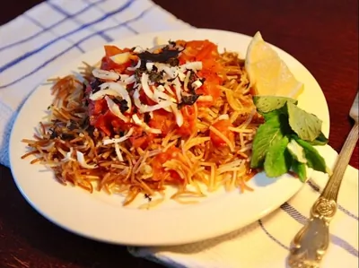 Жареные макароны с томлеными помидорами