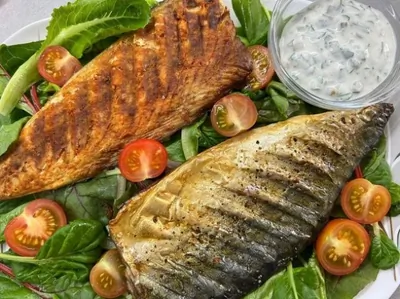 Скумбрия гриль с соусом на основе йогурта