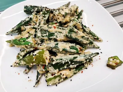 Жареная бамия в чесночном соусе