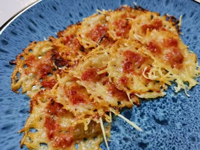 Острые чипсы из козьего сыра