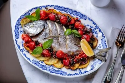 Дорада по-сицилийски с картофелем и оливками