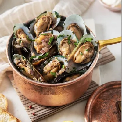 Мидии в яблочном сидре с орегано и сметаной