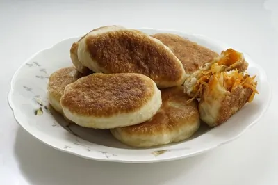 Жареные пирожки с капустой