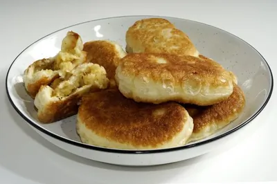 Жареные пирожки с горохом