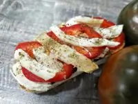 Брускетта с курицей