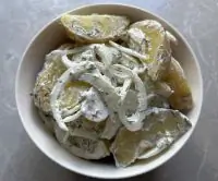 Салат с луком и картофелем