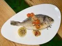 Дорада на гриле с травами