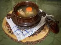 Горшочки с бараниной и горохом в духовке