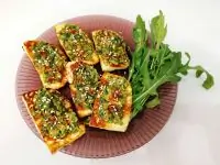 Закуска из адыгейского сыра с соусом песто