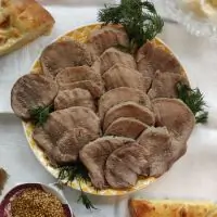 Говяжий язык с кориандром