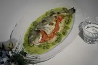 Дорада в духовке с помидорами и каперсами