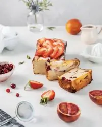 Быстрый пирог из рикотты с цедрой и клюквой