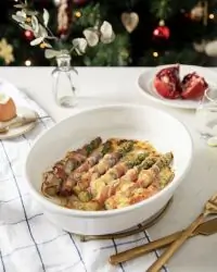 Спаржа в беконе с сыром дорблю