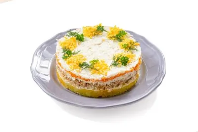 Классическая «Мимоза» с рыбными консервами