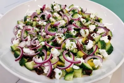 Салат с сыром фета