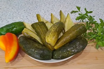 Огурцы малосольные в ведре