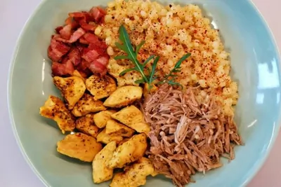 Поке из риса ширатаки